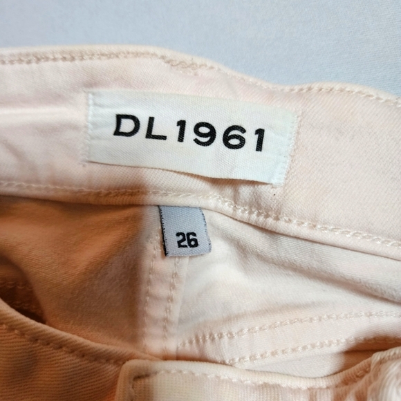 DL1961 Light Pink InstaSculpt Cropped Blush Pink Jeans Size 26 - Picture 4 of 7